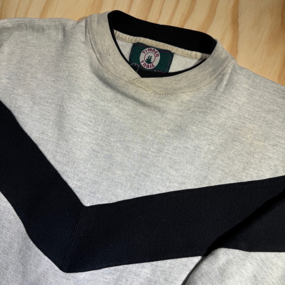 90s Vintage Timber Trail Men's Heather Grey Chevron Blocked Crewneck Sweatshirt